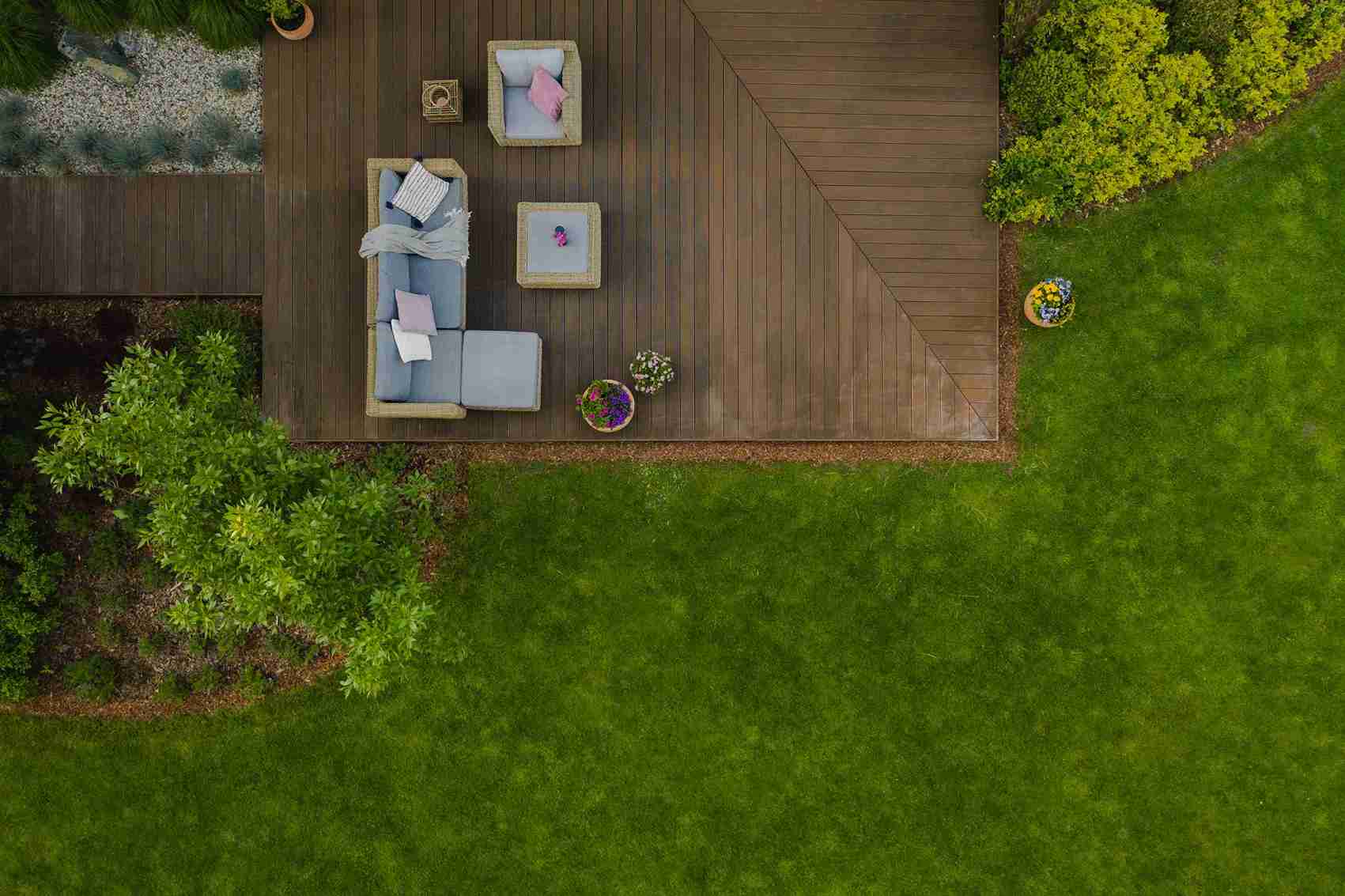 top view of suburban house with green garden and w 2026 03 10 02 07 46 utc_11zon